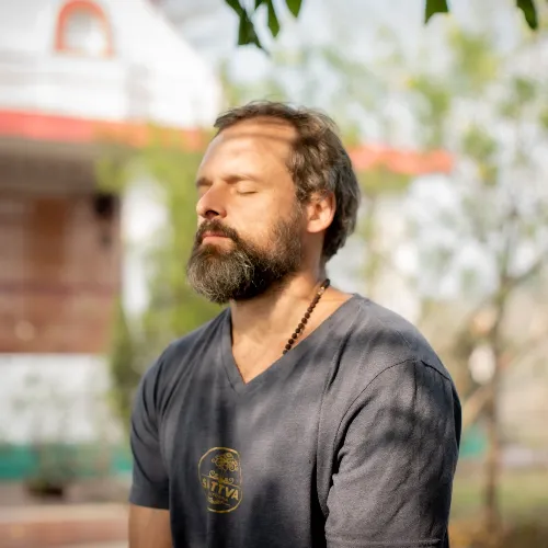 Meditation for Emotional Mastery: Cultivating Clarity, Compassion, and Inner Strength